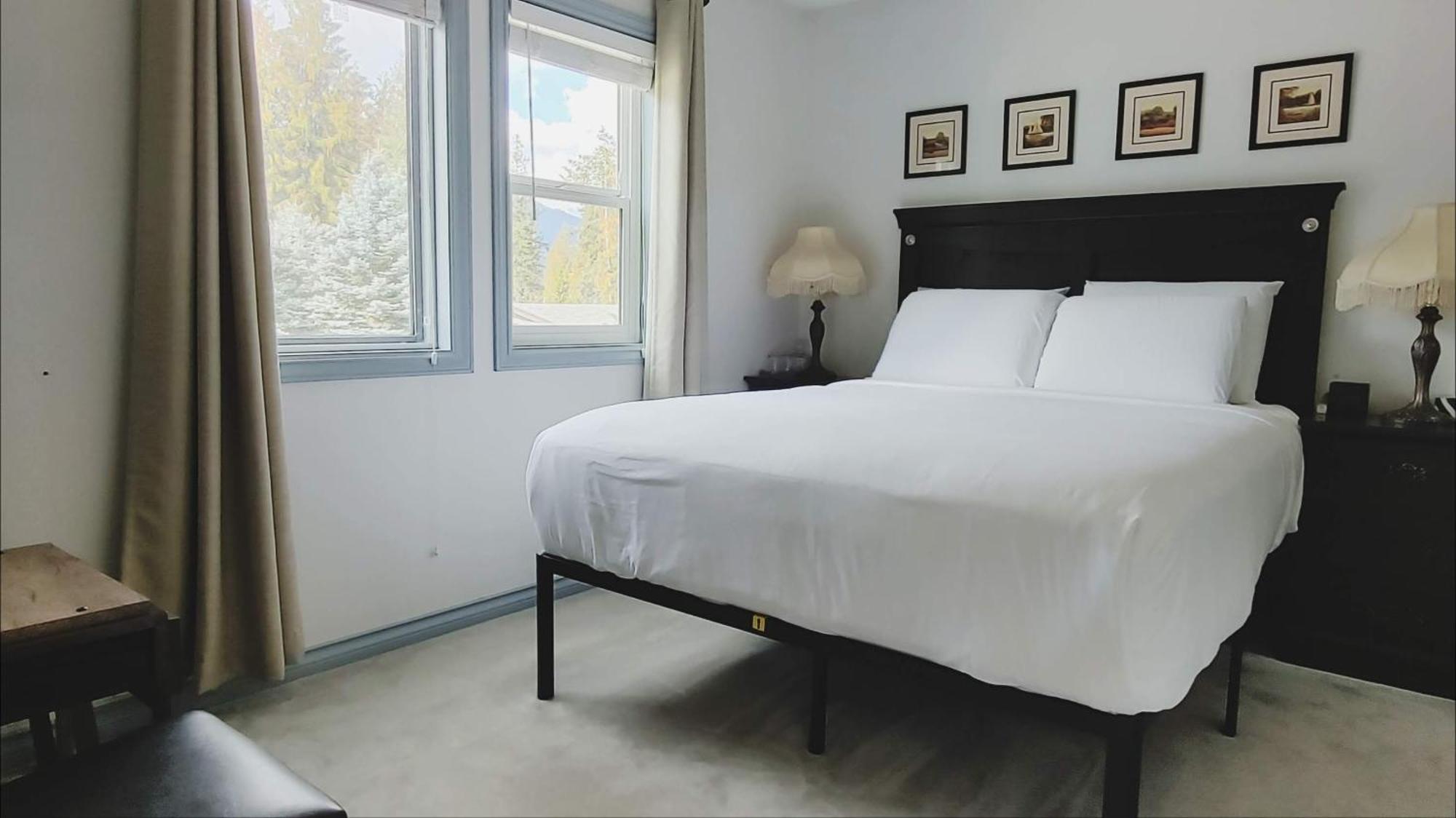 Cornerstone Bed And Breakfast Revelstoke Exterior photo